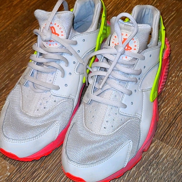 COPY - Nike Huarache - Picture 1 of 3